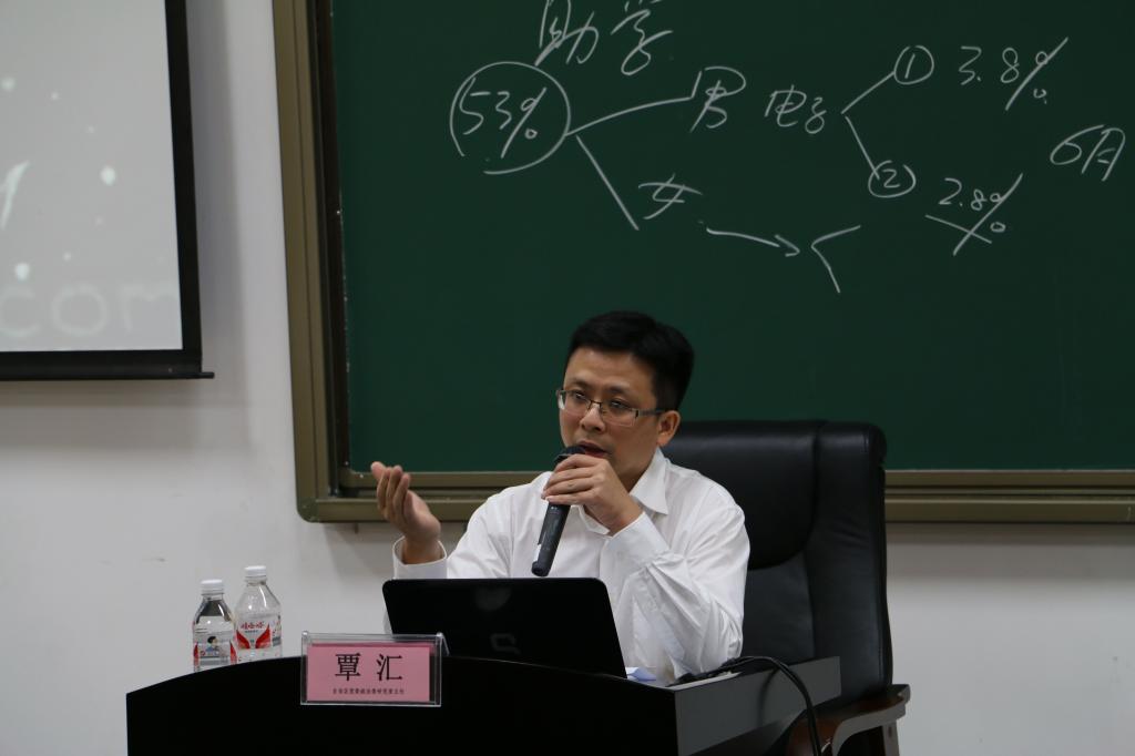自治区党委政法委研究室覃汇为太阳成集团太阳成集团tyc9728员工授课